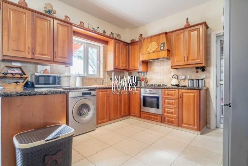 Frenaros 3 bedroom, 2 bathroom, link detached family home with TITLE DEEDS in quiet location on the outskirts of Frenaros - ASF132This