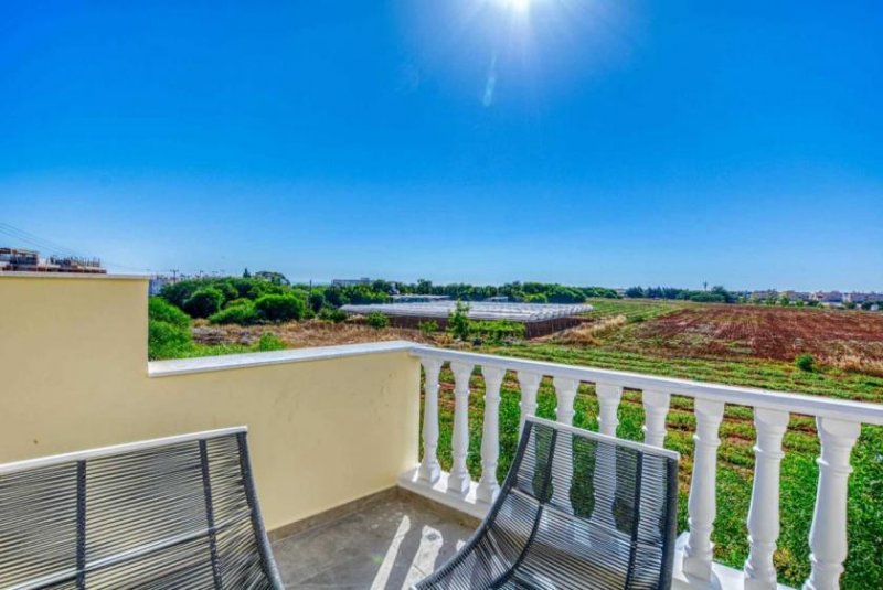 Kapparis 2 bedroom, 1 bathroom apartment in Kapparis - THE128AS.Set on a popular development with inviting communal swimming pool this