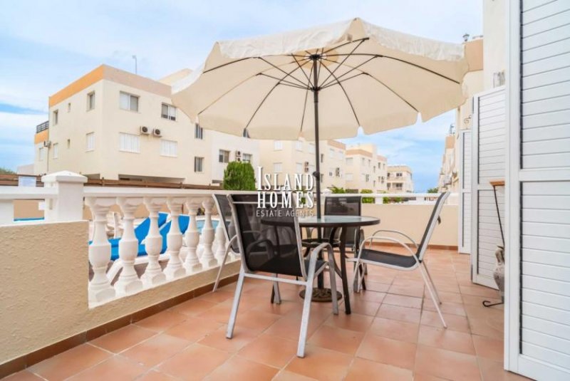 Kapparis 2 bedroom, fully furnished, ground floor apartment with communal pool on popular complex just 1.5km to the beach in Kapparis -
