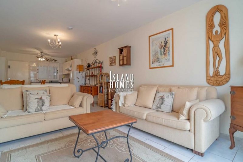 Kapparis 2 bedroom, fully furnished, ground floor apartment with communal pool on popular complex just 1.5km to the beach in Kapparis -