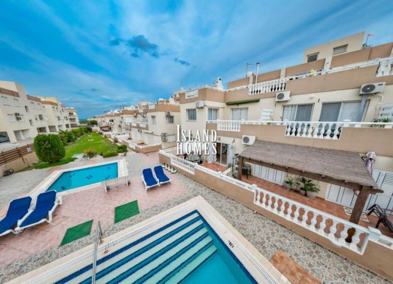 Kapparis 2 bedroom, fully furnished, ground floor apartment with communal pool on popular complex just 1.5km to the beach in Kapparis -
