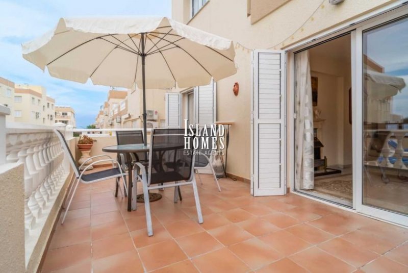Kapparis 2 bedroom, fully furnished, ground floor apartment with communal pool on popular complex just 1.5km to the beach in Kapparis -