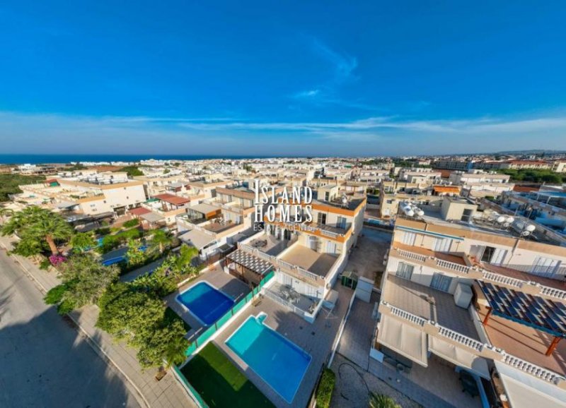 Kapparis 3 bedroom, spacious, first floor apartment, with 54m2 veranda, less than 2km to the sea in great location of Kapparis - entrance