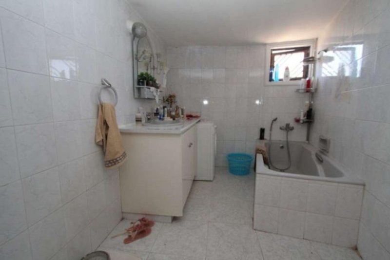 Liopetri Liopetri 3 bedroom, 2 bathroom Apartment for sale, close to VILLAGE CENTRE with TITLE DEEDS! - LIO113.With a very spacious, well