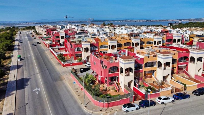 Orihuela Costa Fröhliches Penthouse mit Blick ins Grüne. Ein wunderschönen Penthouse an der Ecke einer lebendigen Gemeinschaft! Mit 2 2 un