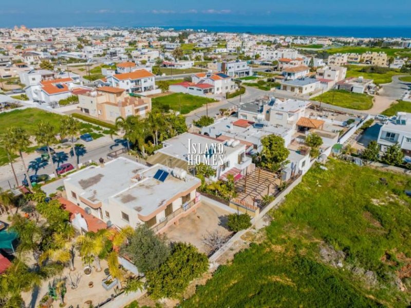 Paralimni 3 bedroom house with provisions for swimming pool and TITLE DEEDS for share of land in Paralimni - PAR203This traditional style 