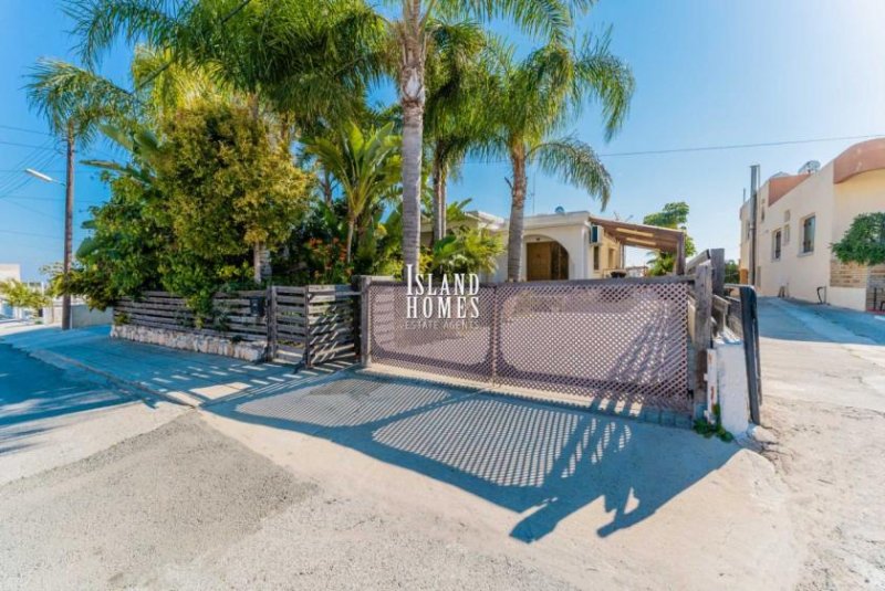 Paralimni 3 bedroom house with provisions for swimming pool and TITLE DEEDS for share of land in Paralimni - PAR203This traditional style 