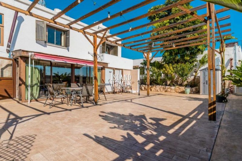 Paralimni 3 bedroom house with provisions for swimming pool and TITLE DEEDS for share of land in Paralimni - PAR203This traditional style 