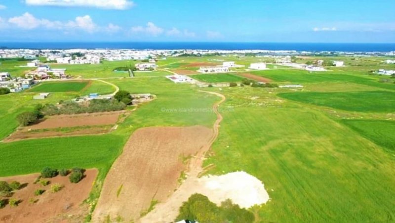 Paralimni NEW BUILD, 2 bedroom, 2 bathroom, first floor apartment with communal swimming pool in Paralimni - AWP116DPLocated in the town