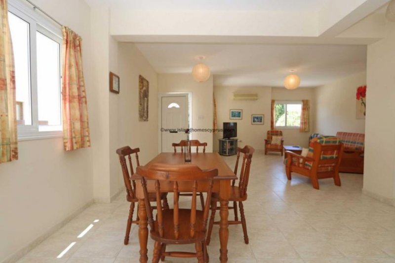 Paralimni Spacious 3 bedroom, 1 bathroom ,1 WC detached villa with Title Deeds in quiet residential area of Paralimni - PAR164.Located