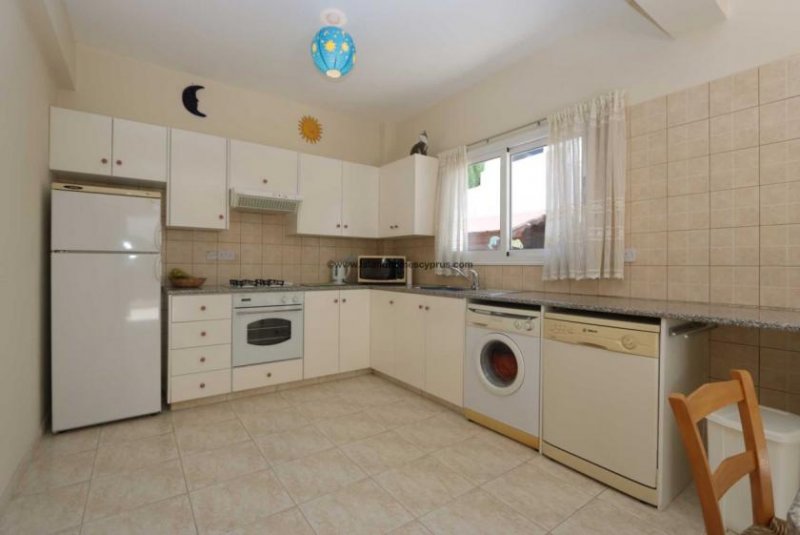 Paralimni Spacious 3 bedroom, 1 bathroom ,1 WC detached villa with Title Deeds in quiet residential area of Paralimni - PAR164.Located