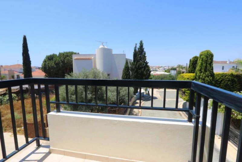 Paralimni Spacious 3 bedroom, 1 bathroom ,1 WC detached villa with Title Deeds in quiet residential area of Paralimni - PAR164.Located