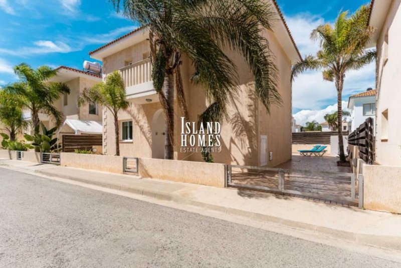 Pernera 3 bedroom, 2 bathroom villa with swimming pool and TITLE DEEDS 700m to the beach in Pernera - MRP101This is a fantastic to own