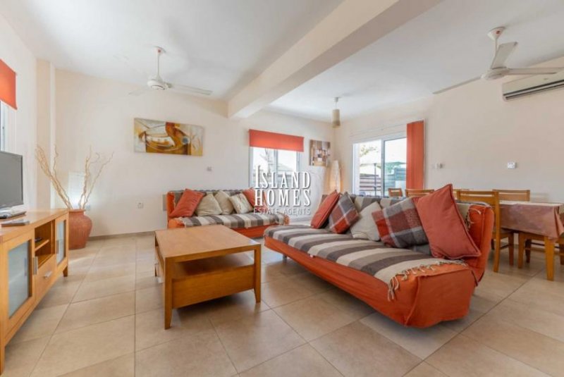 Pernera 3 bedroom, 2 bathroom villa with swimming pool and TITLE DEEDS 700m to the beach in Pernera - MRP101This is a fantastic to own