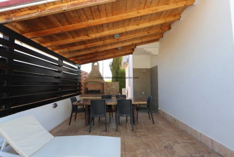 Pernera Beautiful 3 bedroom, 2 bathroom detached villa with Title Deeds and swimming pool in Pernera - KAT108.Set on a gated complex, fr