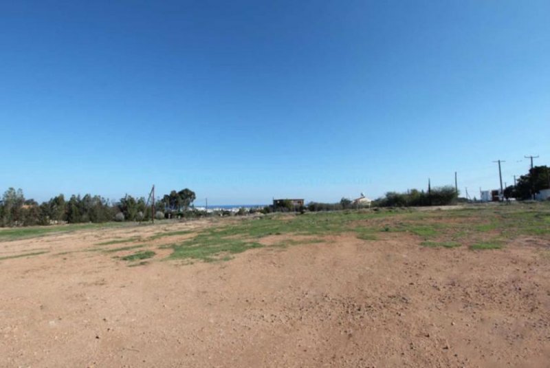 Pernera LPER126 - Excellent plot of land with great potential in Pernera.This 4763m2 plot has great sea views and road access under