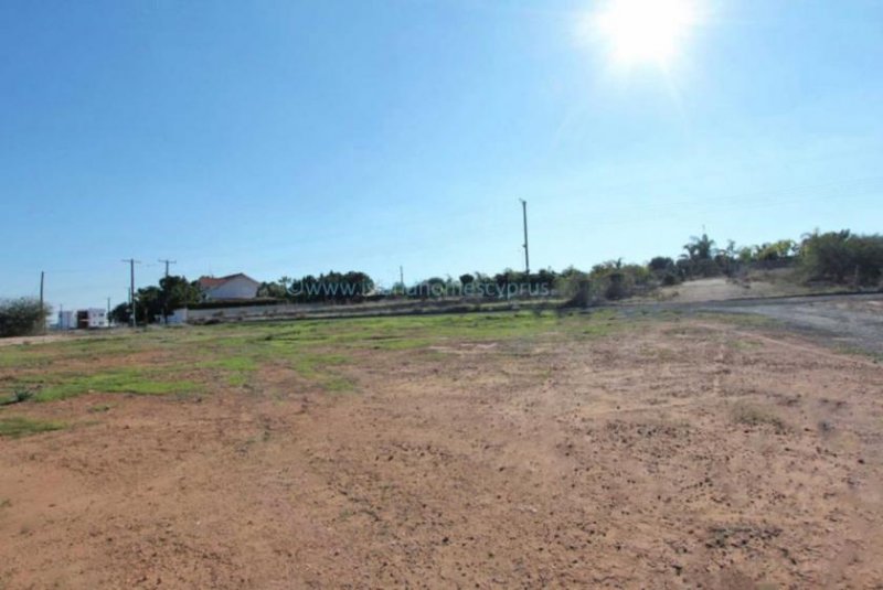 Pernera LPER126 - Excellent plot of land with great potential in Pernera.This 4763m2 plot has great sea views and road access under