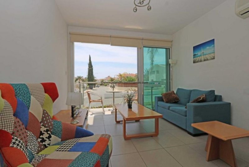 Protaras 1 bedroom, 1 bathroom ground floor apartment on Seafront complex in Protaras - COR114.This bright apartment occupies the bottom