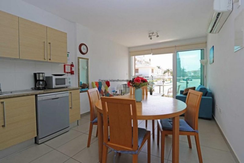 Protaras 1 bedroom, 1 bathroom ground floor apartment on Seafront complex in Protaras - COR114.This bright apartment occupies the bottom