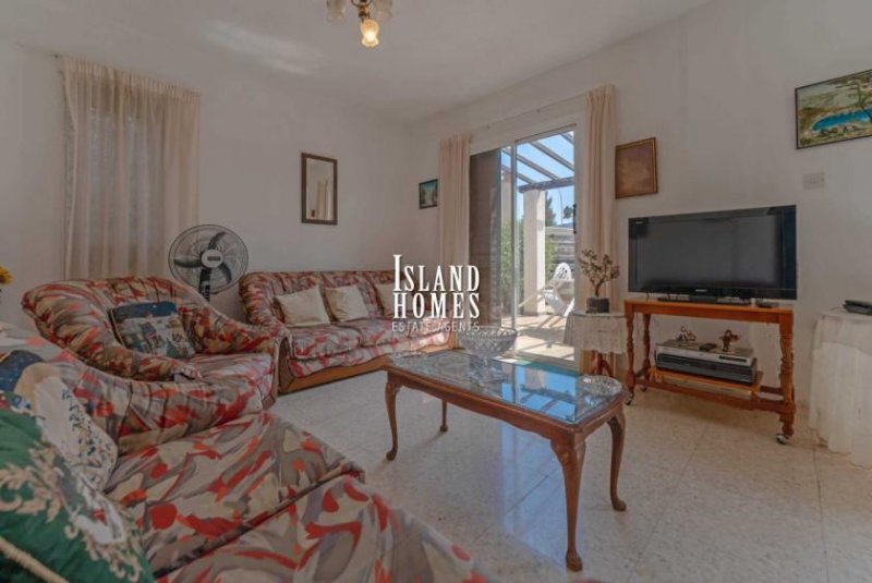 Protaras 2 bedroom detached house on 330m2 plot with TITLE DEEDS ready to transfer in fantastic residential location, close to all in -