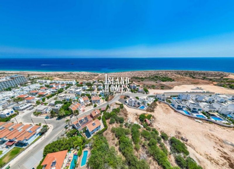 Protaras 3 bedroom, 1 bathroom house with TITLE DEEDS and sea view in enviable location of Cape Greko - CAP128This is a rare opportunity