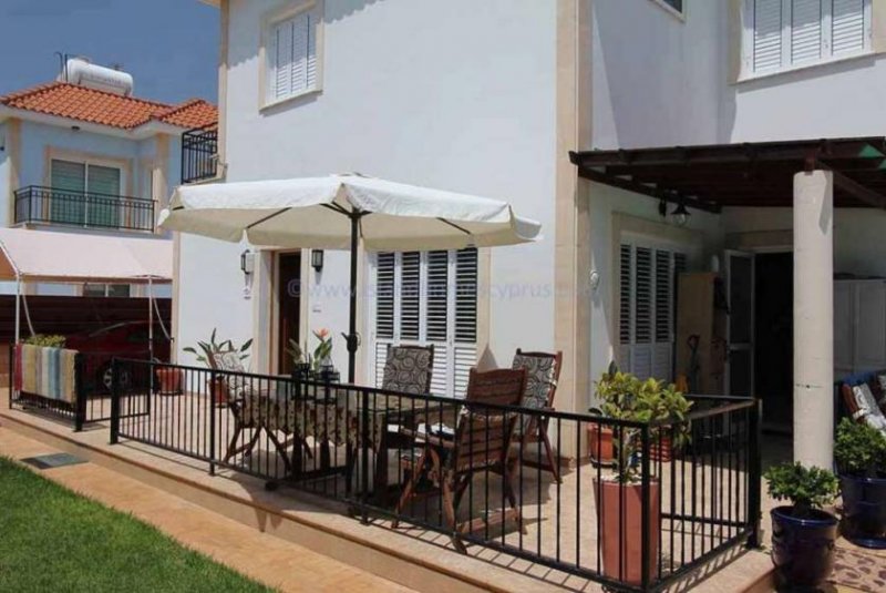 Protaras Beautiful 3 bedroom, 1 bathroom, 1 WC detached villa with Title Deeds in quiet area of Protaras - NEF101.Set on a large plot in