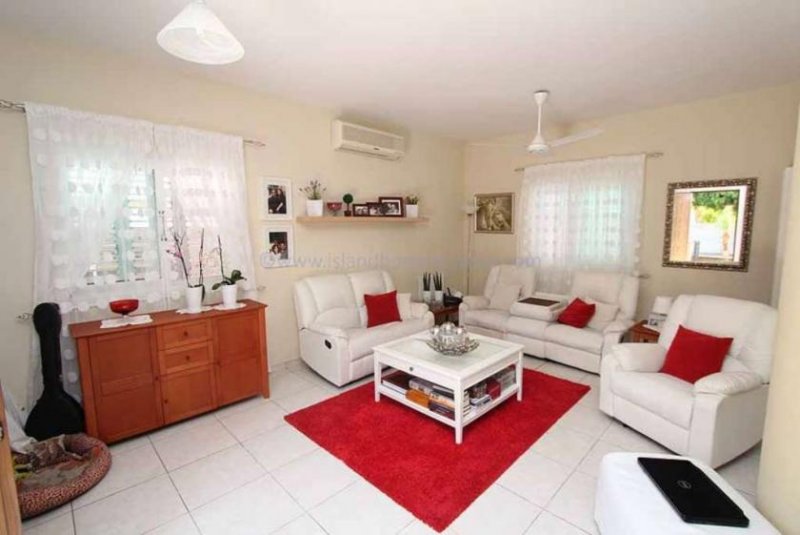 Protaras Beautiful 3 bedroom, 1 bathroom, 1 WC detached villa with Title Deeds in quiet area of Protaras - NEF101.Set on a large plot in