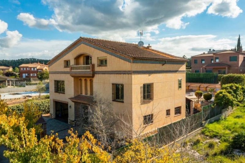 Sant Miquel dOlèrdola Spektakuläres Haus im Herzen des Penedés (Sant Miguel dOlèrdola). Es besteht aus 3 Etagen, am Eingang finden wir eine Veranda
