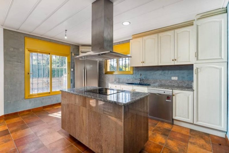 Sant Miquel dOlèrdola Spektakuläres Haus im Herzen des Penedés (Sant Miguel dOlèrdola). Es besteht aus 3 Etagen, am Eingang finden wir eine Veranda