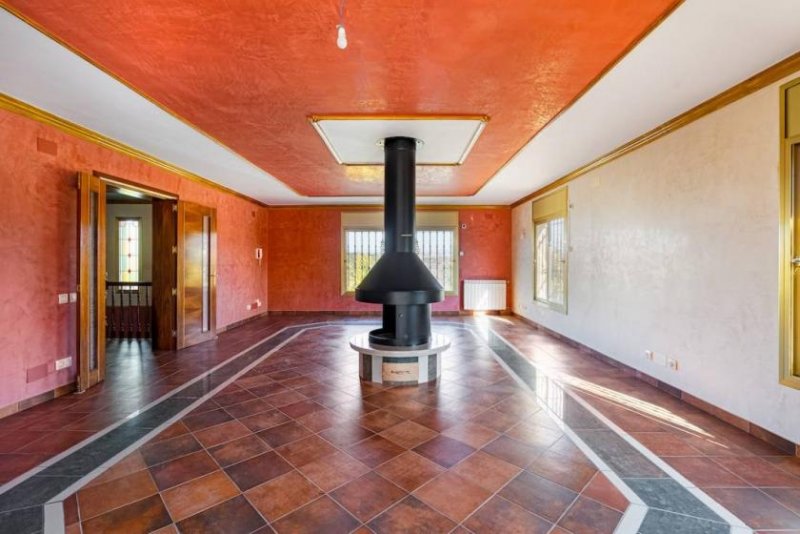 Sant Miquel dOlèrdola Spektakuläres Haus im Herzen des Penedés (Sant Miguel dOlèrdola). Es besteht aus 3 Etagen, am Eingang finden wir eine Veranda