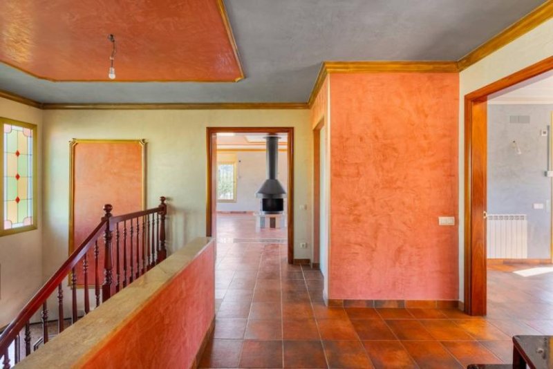 Sant Miquel dOlèrdola Spektakuläres Haus im Herzen des Penedés (Sant Miguel dOlèrdola). Es besteht aus 3 Etagen, am Eingang finden wir eine Veranda