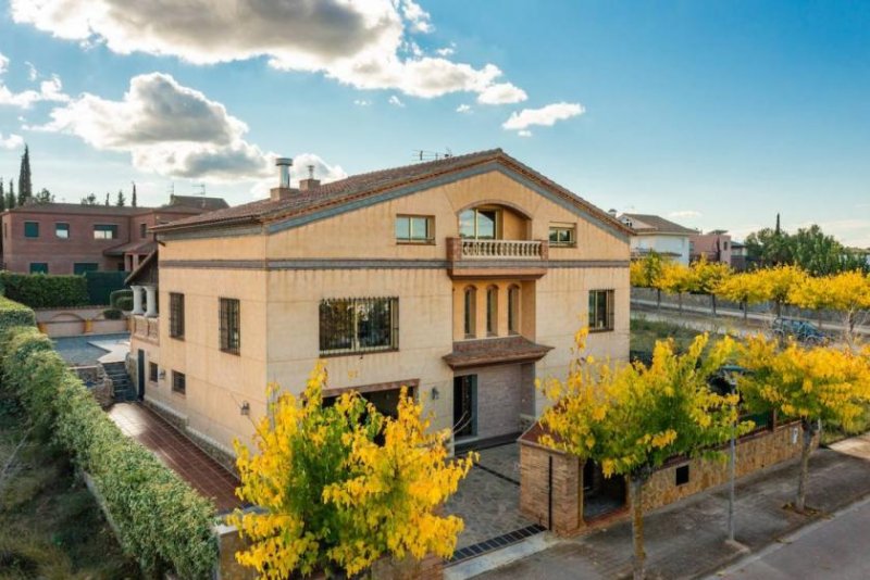 Sant Miquel dOlèrdola Spektakuläres Haus im Herzen des Penedés (Sant Miguel dOlèrdola). Es besteht aus 3 Etagen, am Eingang finden wir eine Veranda