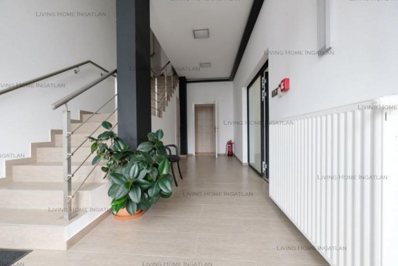 Szentendre Szentendrén, forgalmas csomópontban, irodaház földszintjén, igényes kialakítású, 37 m2-es, két helyiségből álló