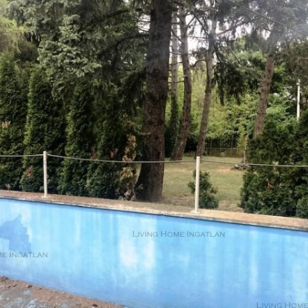 Tahitótfalu Tahitótfaluban, a hegy felőli oldalon 280nm-es épület együttes eladó.
Telek mérete: 2780nm.
Az ingatlan három