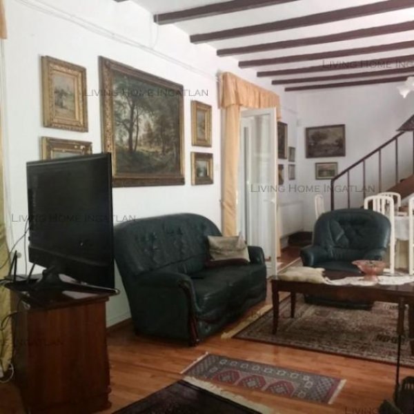 Tahitótfalu Tahitótfaluban, a hegy felőli oldalon 280nm-es épület együttes eladó.
Telek mérete: 2780nm.
Az ingatlan három