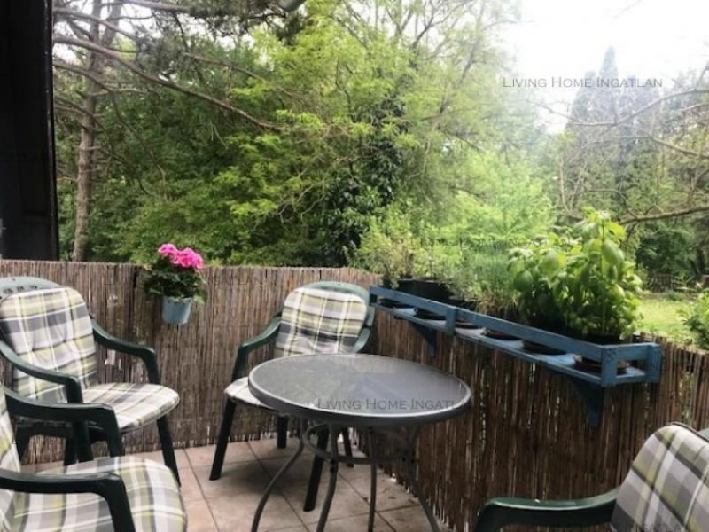 Tahitótfalu Tahitótfaluban, a hegy felőli oldalon 280nm-es épület együttes eladó.
Telek mérete: 2780nm.
Az ingatlan három