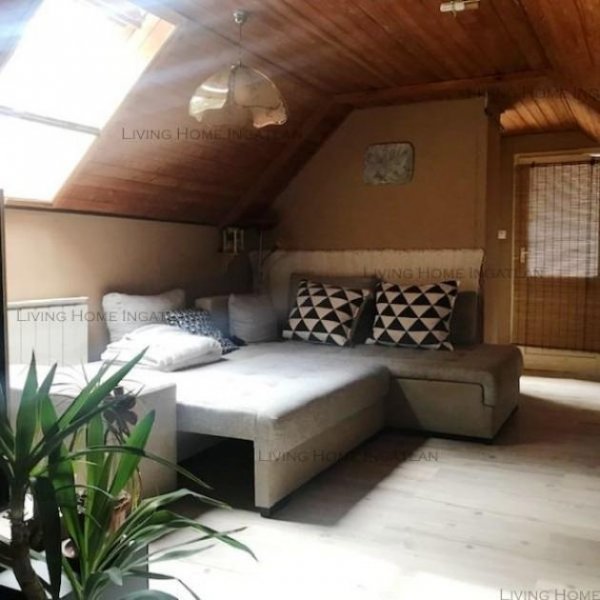 Tahitótfalu Tahitótfaluban, a hegy felőli oldalon 280nm-es épület együttes eladó.
Telek mérete: 2780nm.
Az ingatlan három