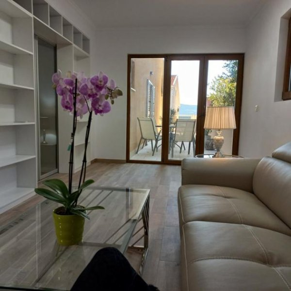 Tivat For sale two-room apartment in Tivat near the seaFor sale a two-bedroom apartment in Tivat in a quiet location near the sea. The