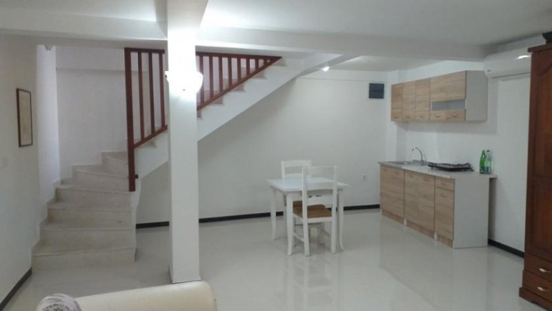 Ulcinj Stone house with apartments in UlcinjFor sale a three-story stone house of apartment character in Ulcinj. The house is newly fur