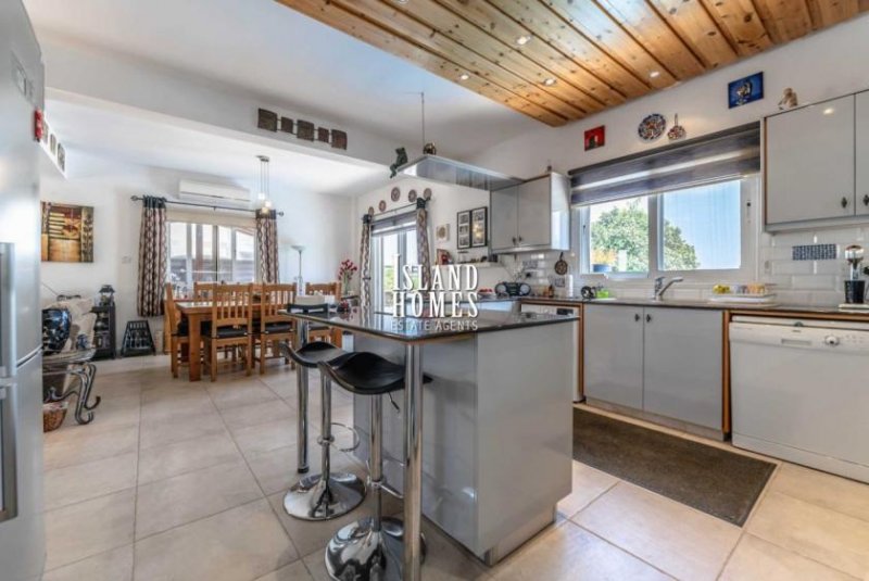 Vrysoulles Stunning 3 bedroom, 2 bathroom Villa with swimming pool in private village location and full Title Deeds in Vrysoulles - beaut