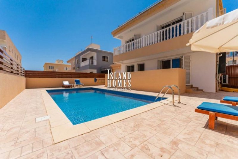 Xylofagou 3 bedroom, semi detached villa with private swimming pool, central heating and TITLE DEEDS in village of Xylofagou - FPX101This