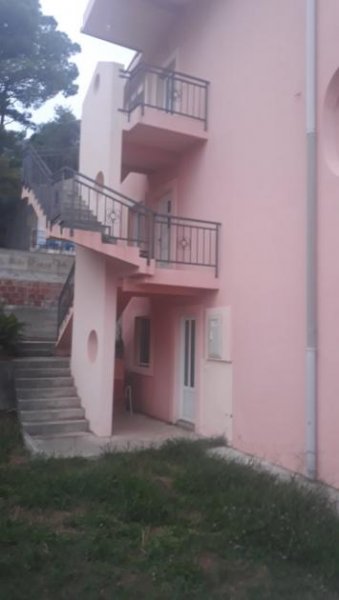 Zeleni Pojas Three-story house near BarFor sale a three-story house in Shushanj. 
 The area of the house is 300 m2, the area of the yard is