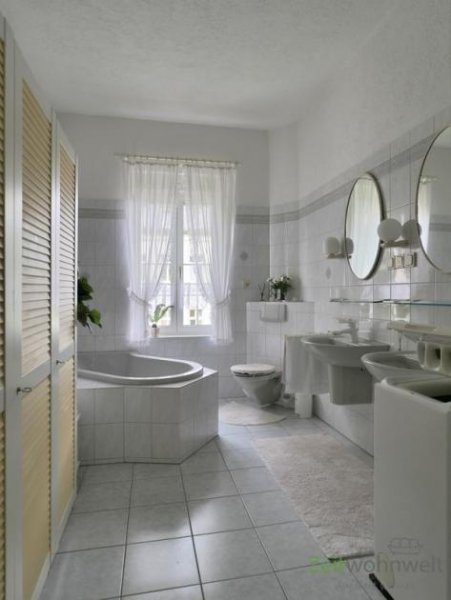 Dresden (EF1296_M) Dresden: Blasewitz, preiswerte möblierte Wohnung mit Dusche und Wanne in denkmalgeschützter Villa Wohnung mieten