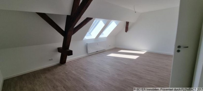 Arnsdorf (Landkreis Bautzen) Historischer Charme trifft modernes Wohnen – helle Dachgeschosswohnung im ehemaligen Vierseitenhof“ Wohnung mieten