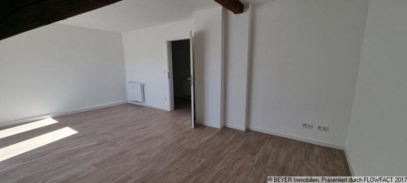 Arnsdorf (Landkreis Bautzen) Historischer Charme trifft modernes Wohnen – helle Dachgeschosswohnung im ehemaligen Vierseitenhof“ Wohnung mieten