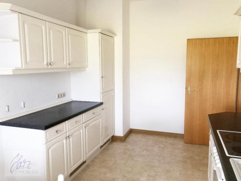 Riesa ***GROßZÜGIGES WOHNEN MIT WOHLFÜHLFAKTOR*** – attraktive 3-Raumwohnung mit großer Einbauküche und Tageslichtbad mit Wanne