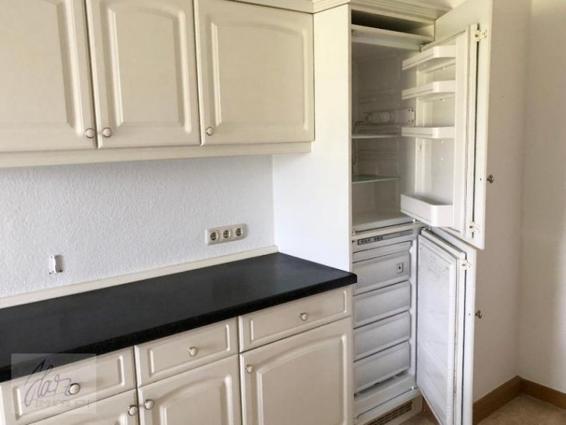 Riesa ***GROßZÜGIGES WOHNEN MIT WOHLFÜHLFAKTOR*** – attraktive 3-Raumwohnung mit großer Einbauküche und Tageslichtbad mit Wanne