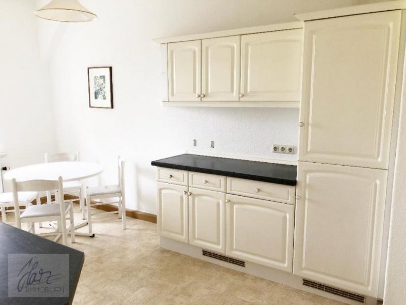 Riesa ***GROßZÜGIGES WOHNEN MIT WOHLFÜHLFAKTOR*** – attraktive 3-Raumwohnung mit großer Einbauküche und Tageslichtbad mit Wanne