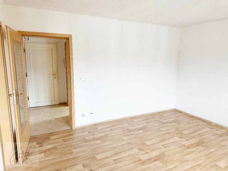 Riesa *** KLEIN... GEMÜTLICH... UND MIT KÜCHENZEILE ! *** Helle 2-Raumwohnung zu vermieten Wohnung mieten