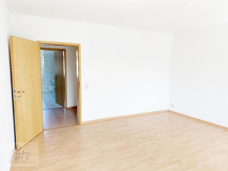 Riesa ***HIER FINDET IHRE GANZE FAMILIE PLATZ*** – 5-Raum-Wohnung mit durchdachtem Grundriss & 2 Tageslichtbädern Wohnung
